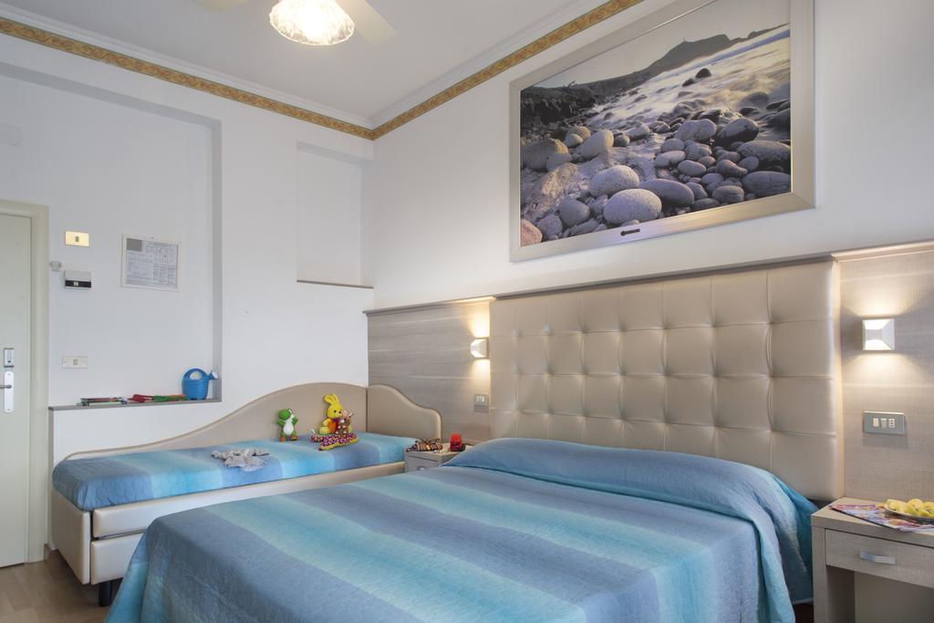 بيلاريا-إيجيا مارينا Hotel Titanus المظهر الخارجي الصورة