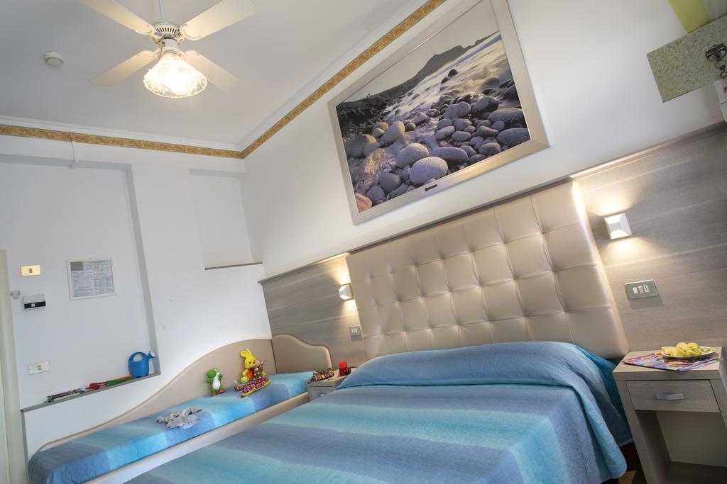 بيلاريا-إيجيا مارينا Hotel Titanus المظهر الخارجي الصورة